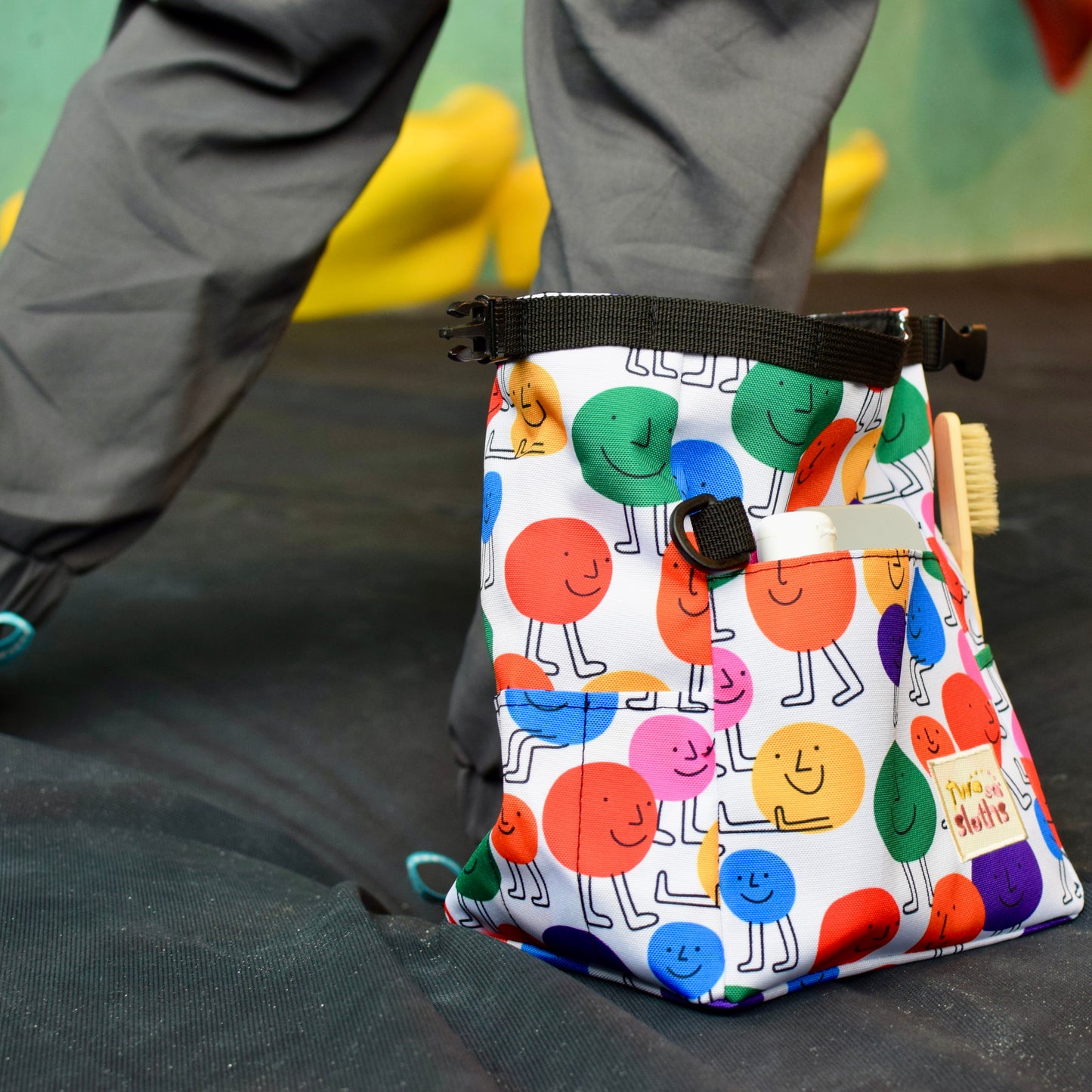 Cute Climbing Chalk Bucket - Happy Hug